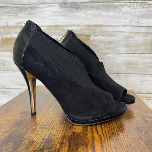Donald J Pliner Black Suede Peep Toe Pumps Heels Back Zipper Womens Size 8 - Picture 1 of 12